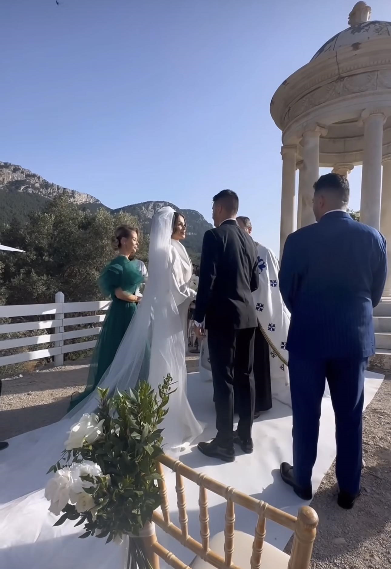 Ana Maria Barnoschi s-a căsătorit religios în Palma de Mallorca. Cum au arătat cele trei rochii de mireasă, dar și decorurile de ceremonie