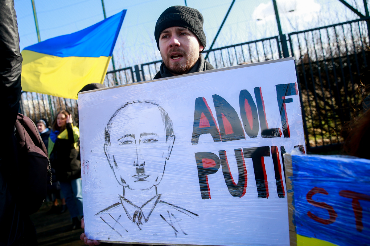 IMAGINI. Din București până în Sydney, mii de oameni protestează față de războiul din Ucraina: „Stop Putin!”