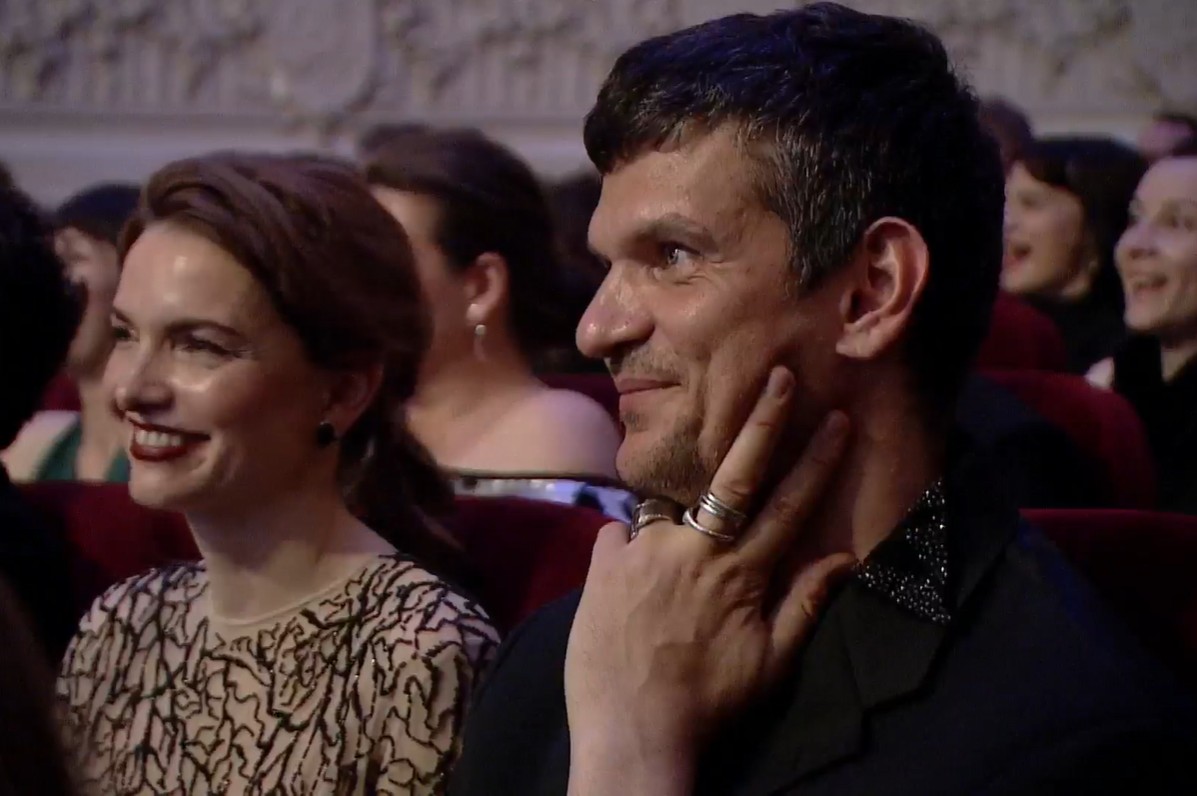 Cum a apărut Tudor Chirilă alături de Iulia Mîzgan, partenera sa, la Gala Uniter 2026. Cuplul e rar văzut împreună