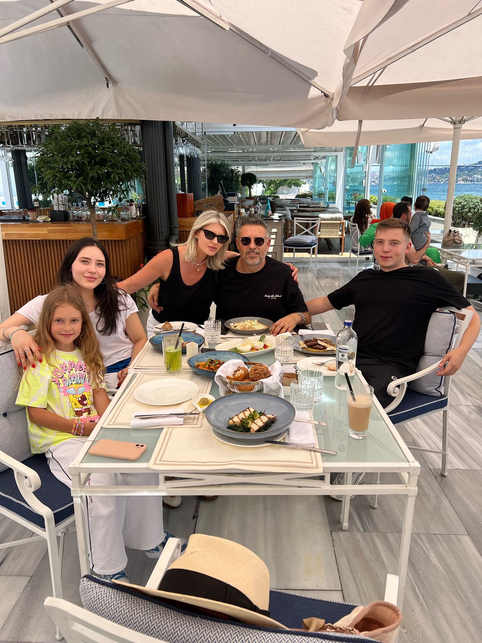 Imagini rare cu familia lui chef Alexandru Sautner. Cât de bine arată soția juratului de la „Chefi la cuțite”