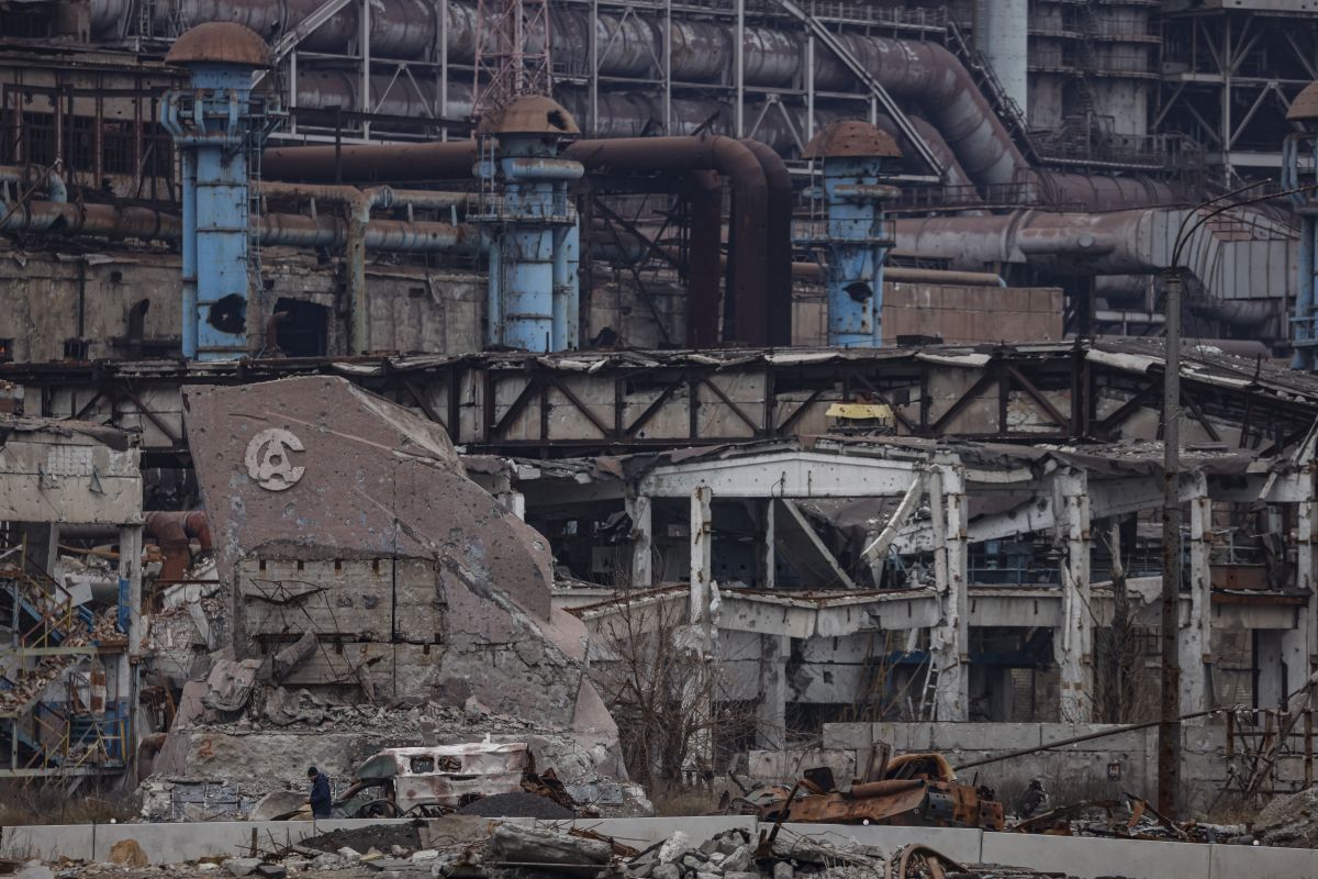 Vladimir Putin, vizită în orașul ocupat Mariupol, distrus de bombele sale. „Președintele rus a analizat lucrările de restaurare”