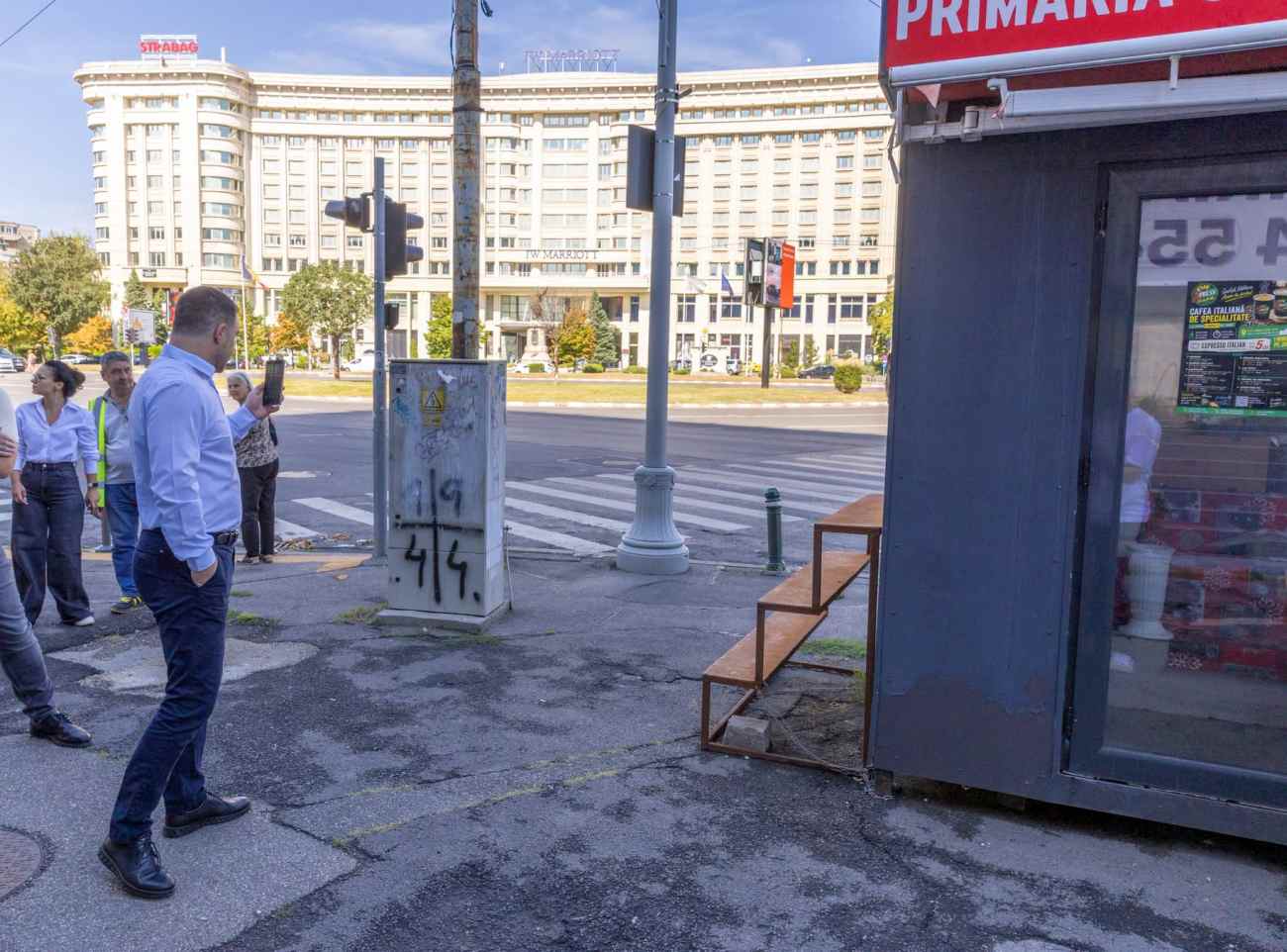 Ciprian Ciucu a mers 7 kilometri pe jos în București și l-a sunat pe primarul Vlad Popescu Piedone: „Nu vom mai avea trotuare pline de mașini în centru”