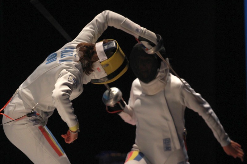 Simona Pop și Tibi Dolniceanu sunt campionii României la spadă, respectiv la sabie / FOTO