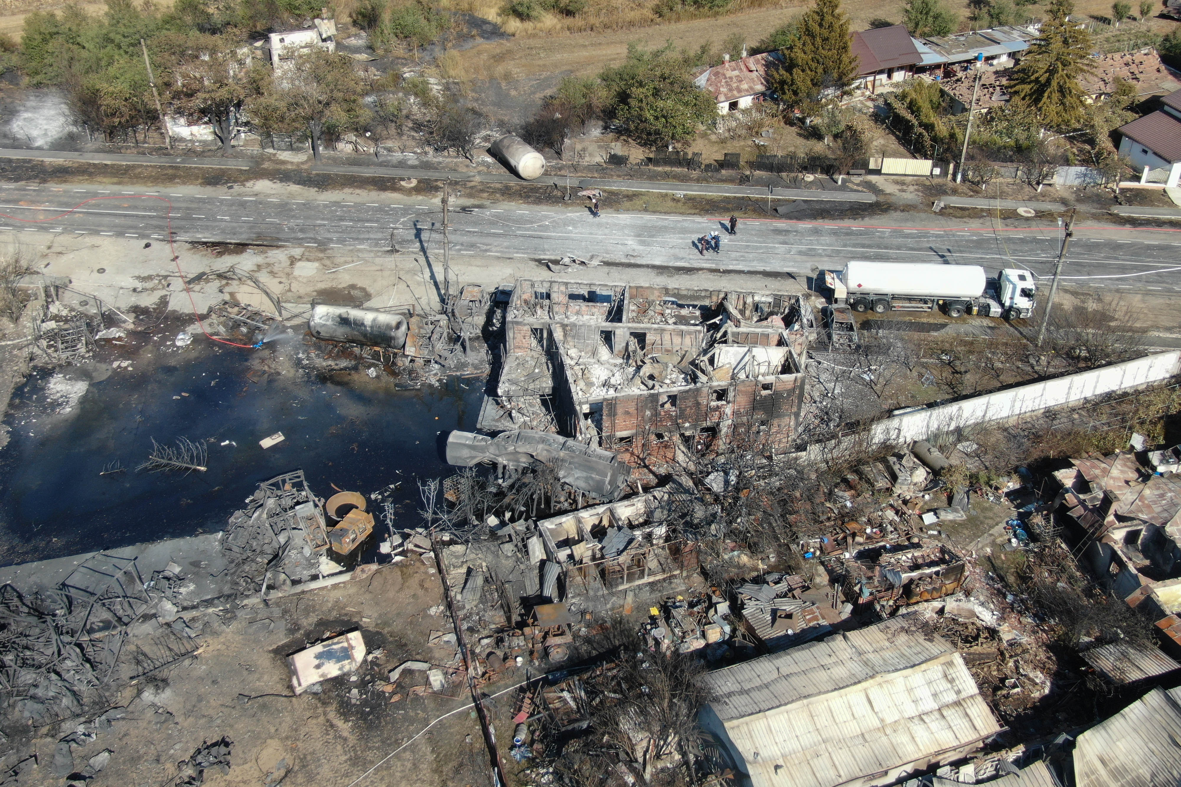 Urmările exploziilor de la Crevedia, în patru imagini. Ce a rămas în urma deflagrațiilor