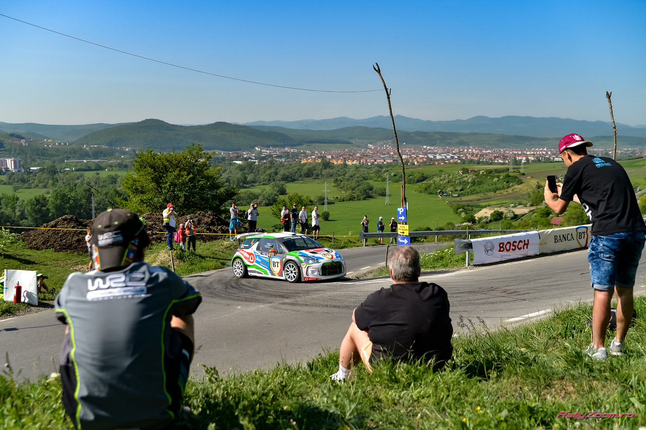 Diana Belbiță de la Exatlon s-a apucat de alt sport!” Prințesa războinică” i-a purtat noroc pilotului de raliu Simone Tempestini, care a câștigat etapa a doua din CN