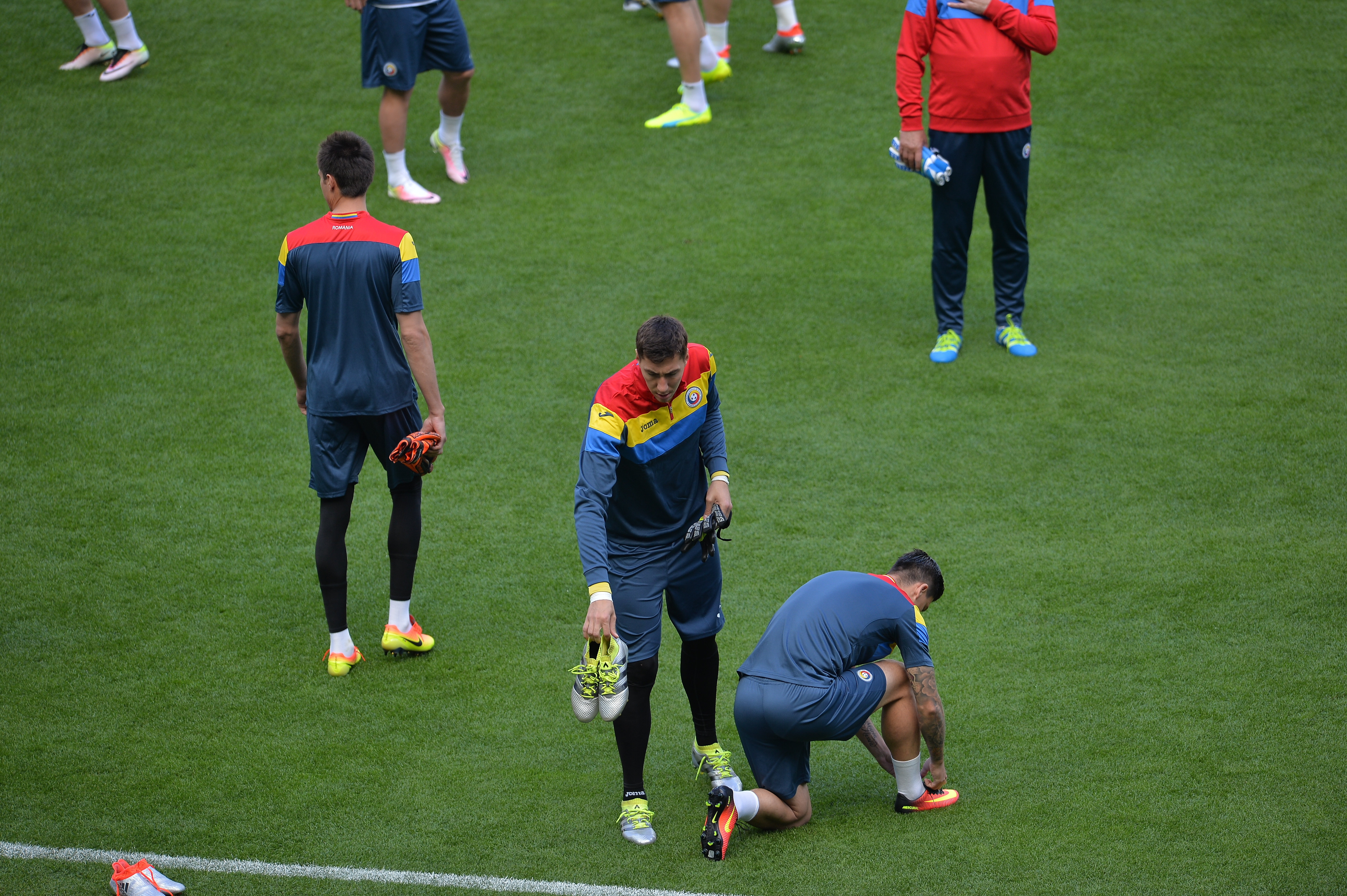 Euro 2016. Tricolorii au efectuat antrenamentul oficial pe Stade de France, ultimul înaintea meciului cu ”Les Bleus” (vineri, ora 22:00). Zâmbete și uimire / GALERIE FOTO și VIDEO
