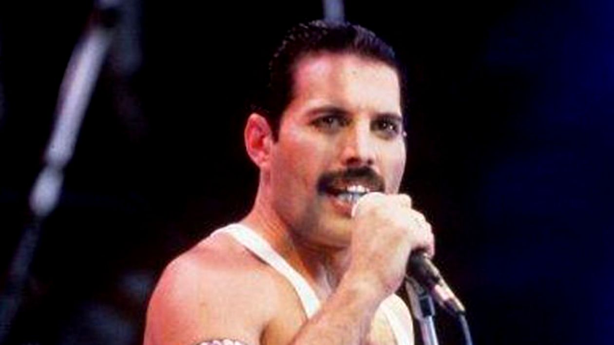 Bibi, fiica secretă a lui Freddie Mercury, a murit de cancer la 48 de ani. „Este acum alături de tatăl ei iubit”