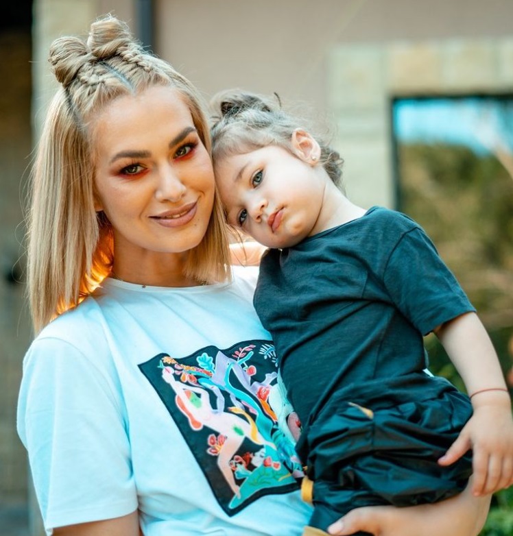 Feli Donose, mărturisiri neașteptate la un an de la divorțul de tatăl fiicei sale: „Mama spera să ne împăcăm, că e copilul la mijloc”