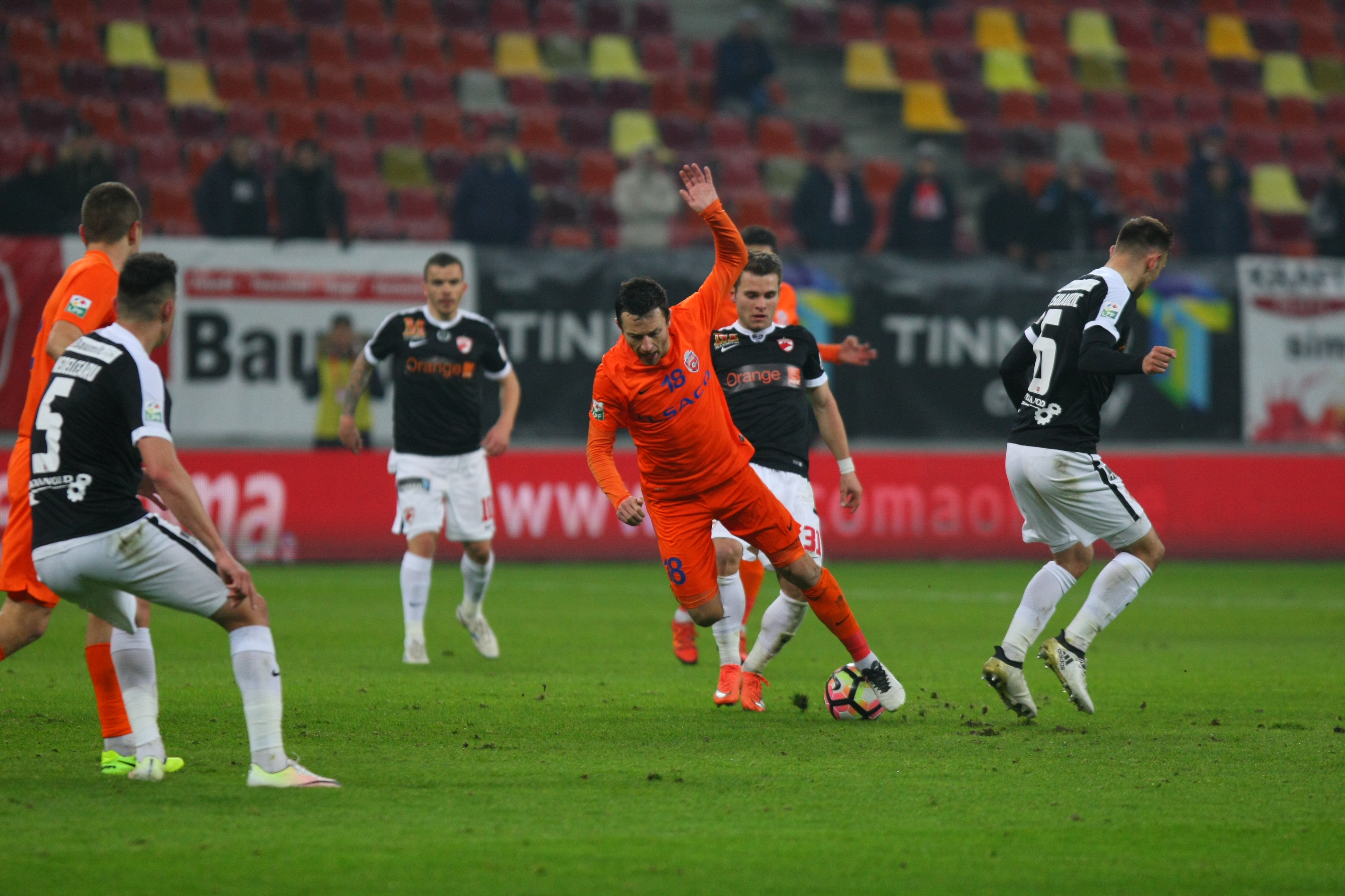 Liga 1, etapa a 24-a. Dinamo - FC Botoșani 1-0. Debut reușit pentru Contra, după un meci cu multe ocazii mari  | GALERIE FOTO