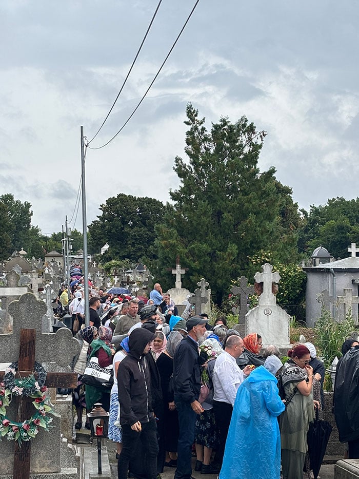 Reportaj de la cavoul Sfântului Preot Mărturisitor și legionar la tinerețe Ilie Lăcătușu, unde Icoana Arhanghelul Mihail, simbolul mișcării, a însuflețit pelerinii