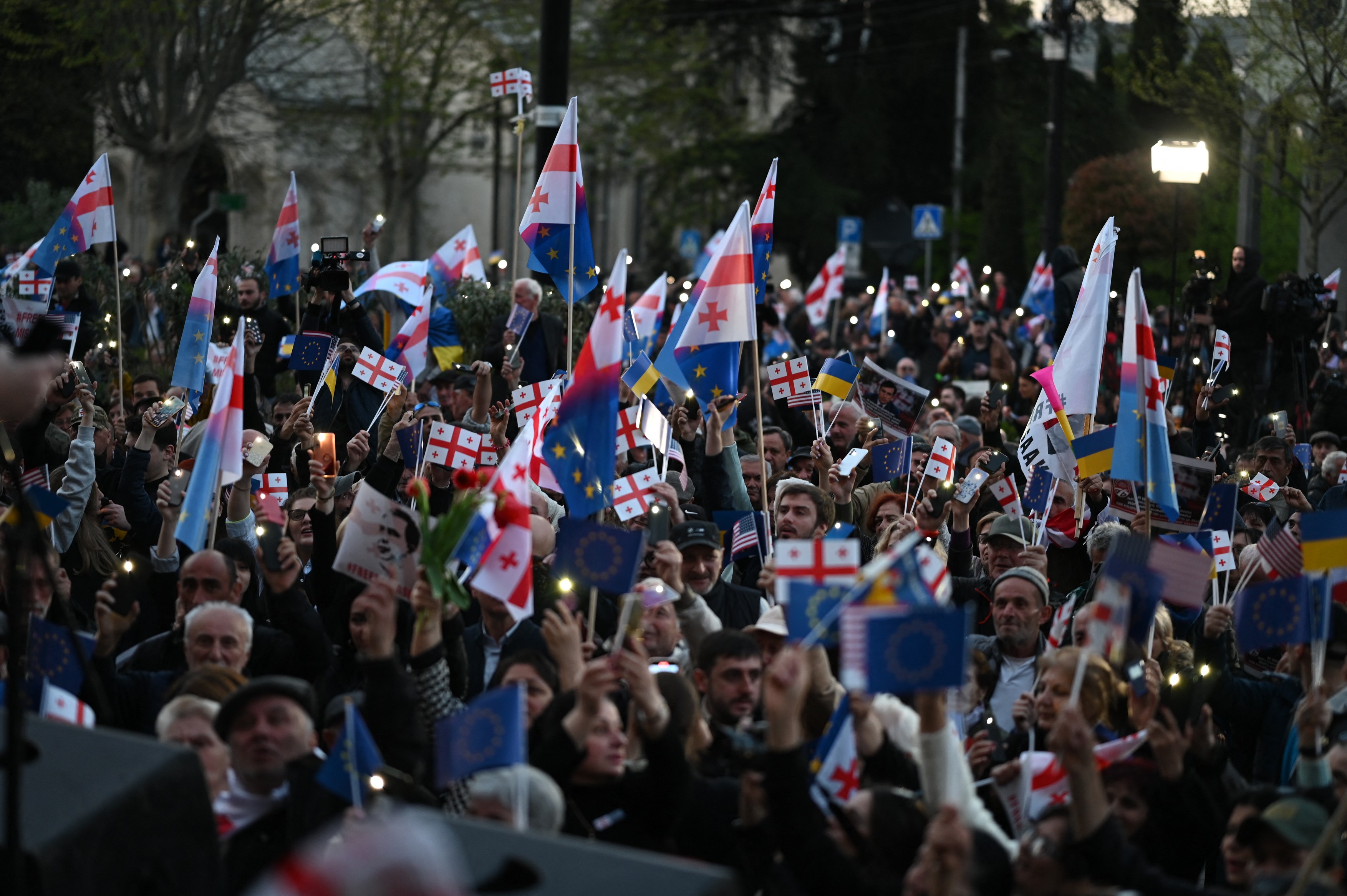 Protest antiguvernamental cu mii de oameni la Tbilisi. Guvernul georgian, acuzat de „derivă autoritară prorusă”
