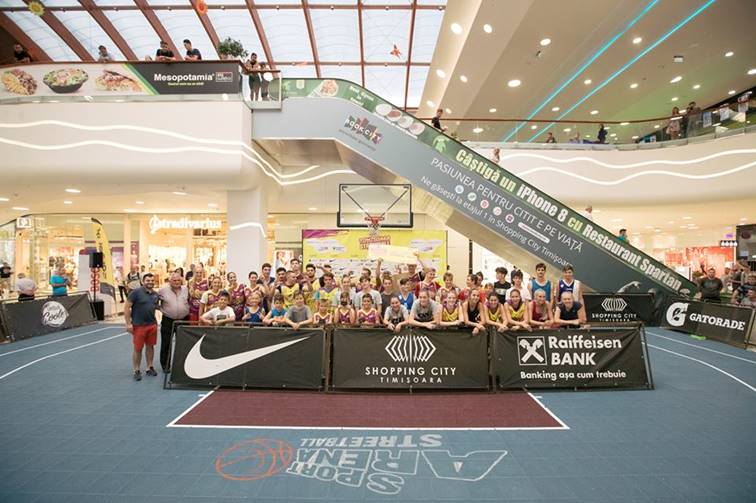 Leonard Doroftei a boxat cu mingea de baschet la turneul Sport Arena Streetball de la Ploiești