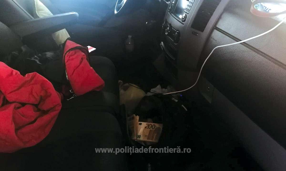 Peste 300.000 euro, descoperiți în geanta unui ucrainean la controlul de frontieră
