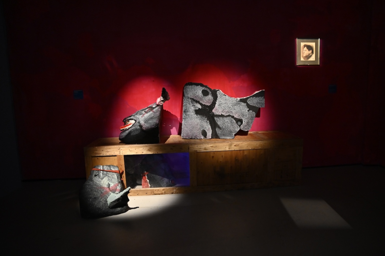 Arta iese din galerii - tineri artiști români, expuși într-un mall din Capitală. Alexandru Rădvan, curatorul expoziției „Young Blood”: „Arta nu e ceva ce trebuie băgat pe gât. Are doar nevoie de puțin spațiu”