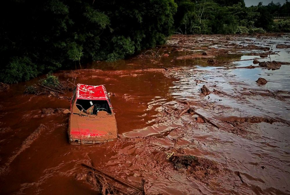 Cinci persoane au fost arestate în Brazilia, după tragedia provocată de ruperea unui baraj minier
