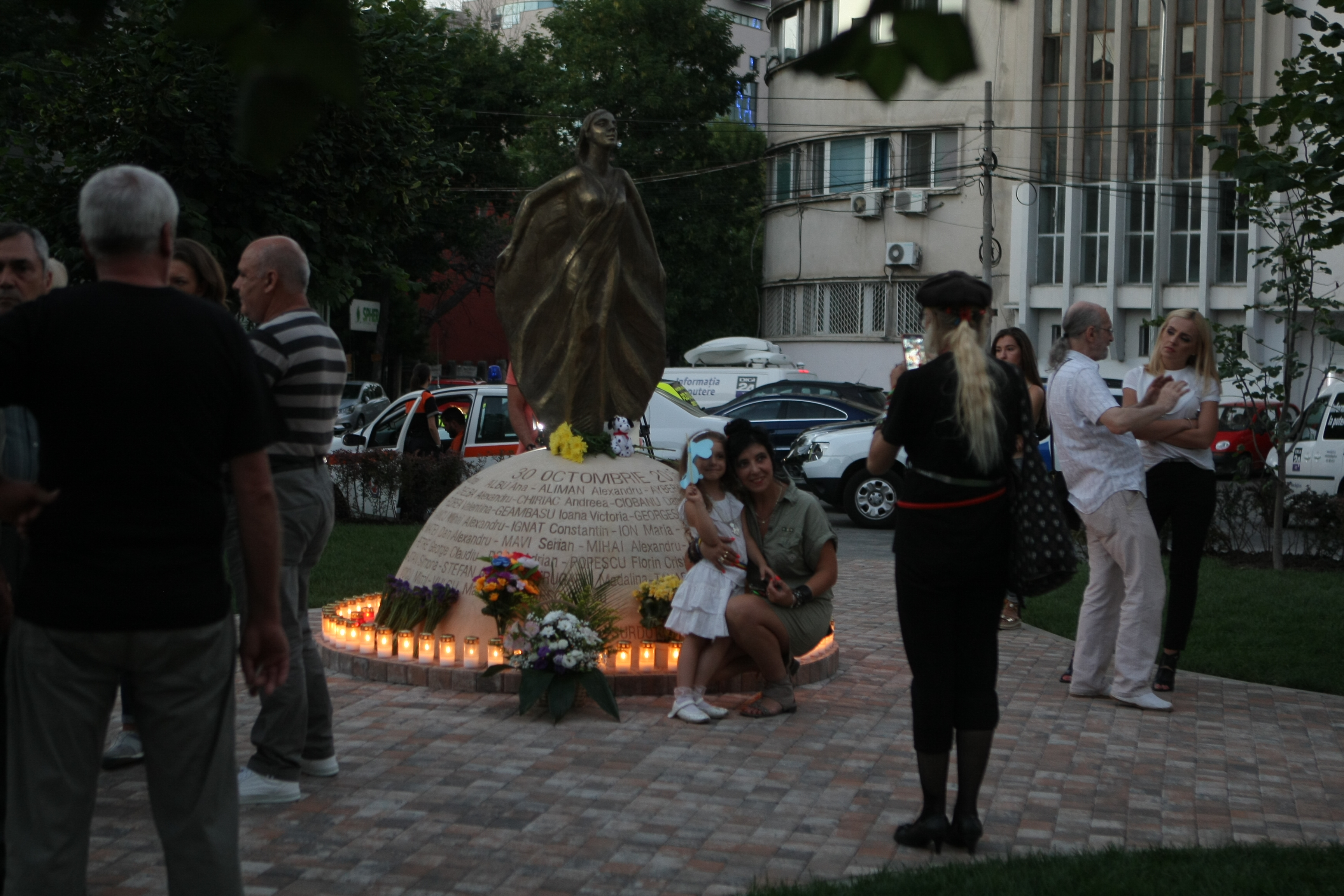 UPDATE. Noapte albă la clubul Colectiv, la 21 de luni de la incendiu. O noapte în amintirea celor 65 de morți și 163 de răniți / FOTO&VIDEO