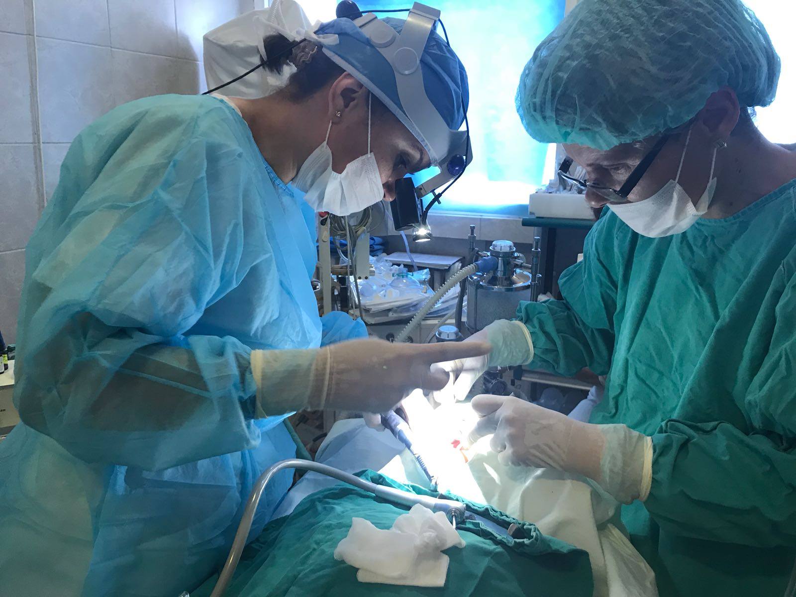 Intervenție chirurgicală stomatologică în premieră, făcută la Buzău. Medicii au operat o fată de 12 ani cu paralizie cerebrală/ FOTO