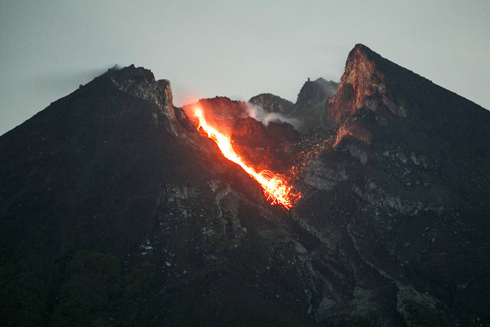 Vulcanul cu un lac de lavă de 396.240 de metri pătrați. Pericol uriaș pentru orașele din apropierea zonelor de erupție