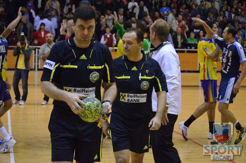 FOTO&VIDEO/ I wonder le-a făcut o surpriză imensă lui Constantin Din și Sorin Dinu, cei mai cunoscuți arbitri de handbal din România. Își serbează zilele de naștere, iar celebra brigadă se retrage din activitatea internațională