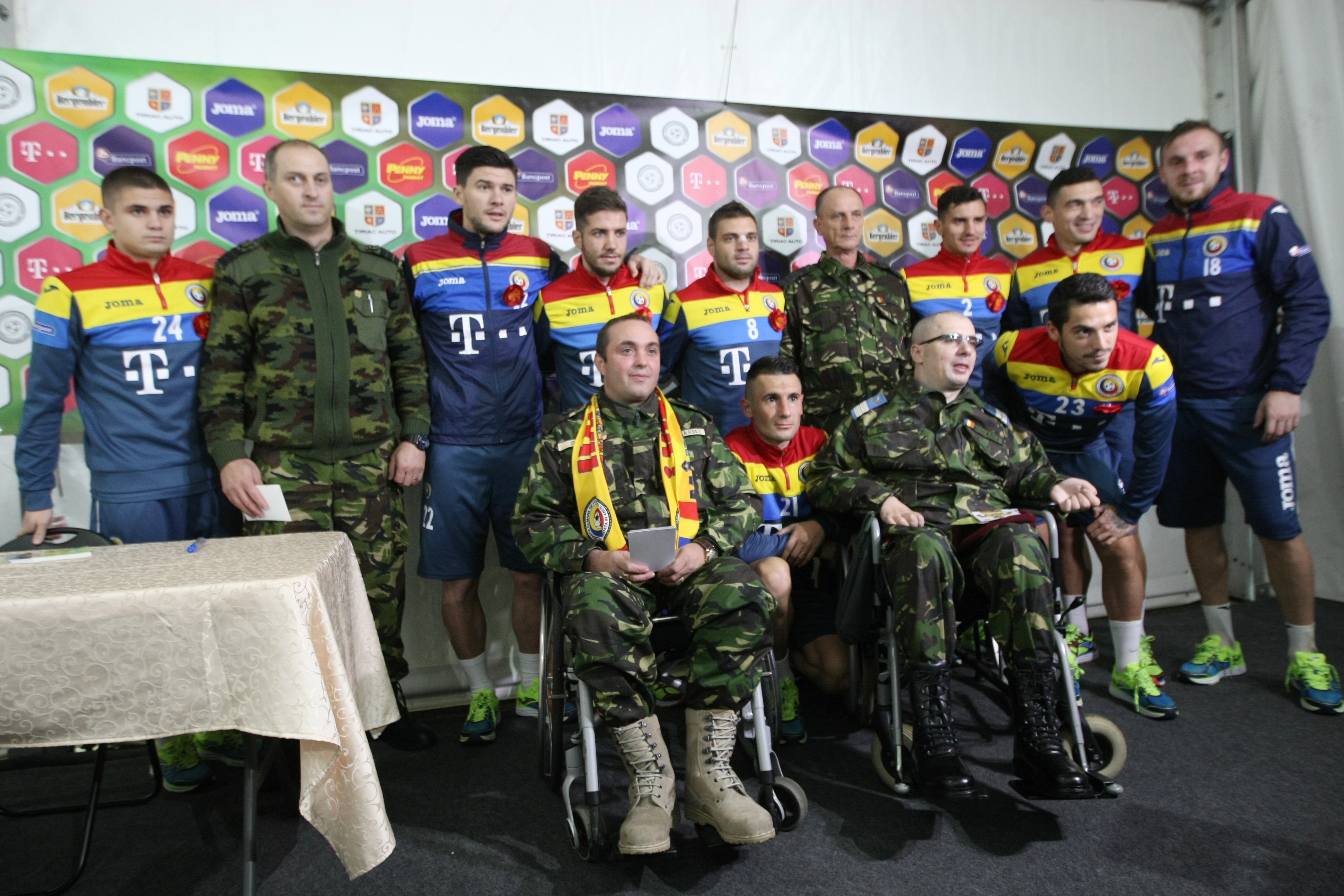 România - Polonia (11 noiembrie, ora 21.45, TVR 1). Ce s-a întâmplat la primul antrenament al naționalei. Spinning, miuță, autografe pentru copii! | FOTO&VIDEO
