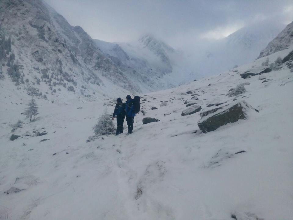 Doi fraţi au dispărut în Munţii Făgăraş. Jandarmii și pompierii îi caută de trei zile