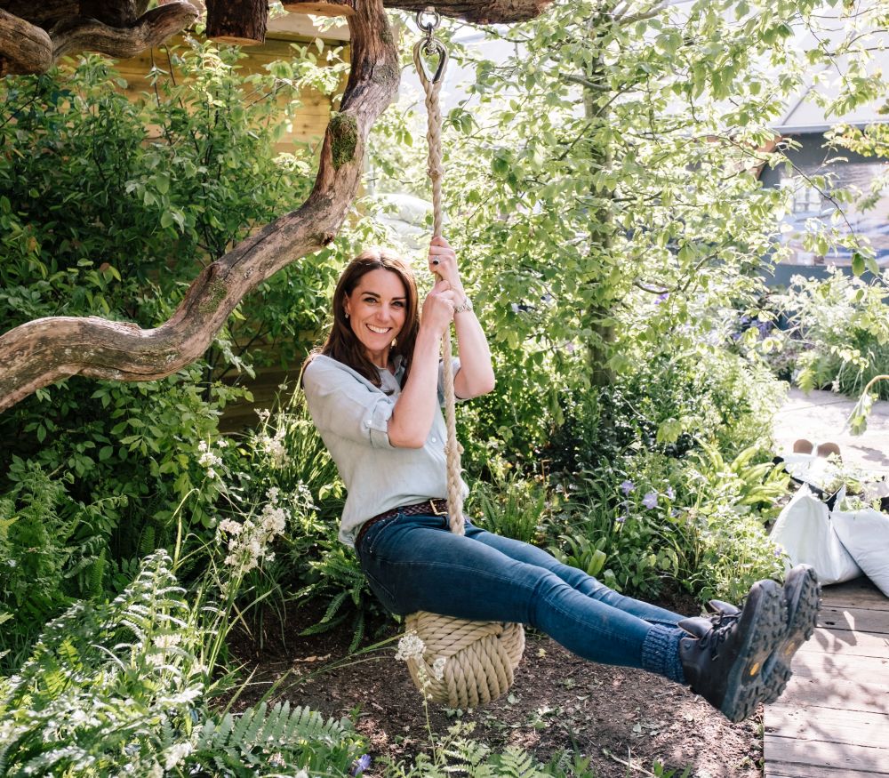 Kate Middleton, fotografii adorabile de familie în grădina pe care a decorat-o. Cum s-a distrat în natură Ducesa de Cambridge, alături de Prințul William și de cei trei copii / FOTO&VIDEO