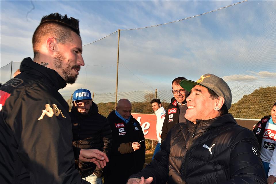 Maradona a vizitat-o pe Napoli la antrenament! ”Procesiunea” jucătorilor! GALERIE FOTO & VIDEO