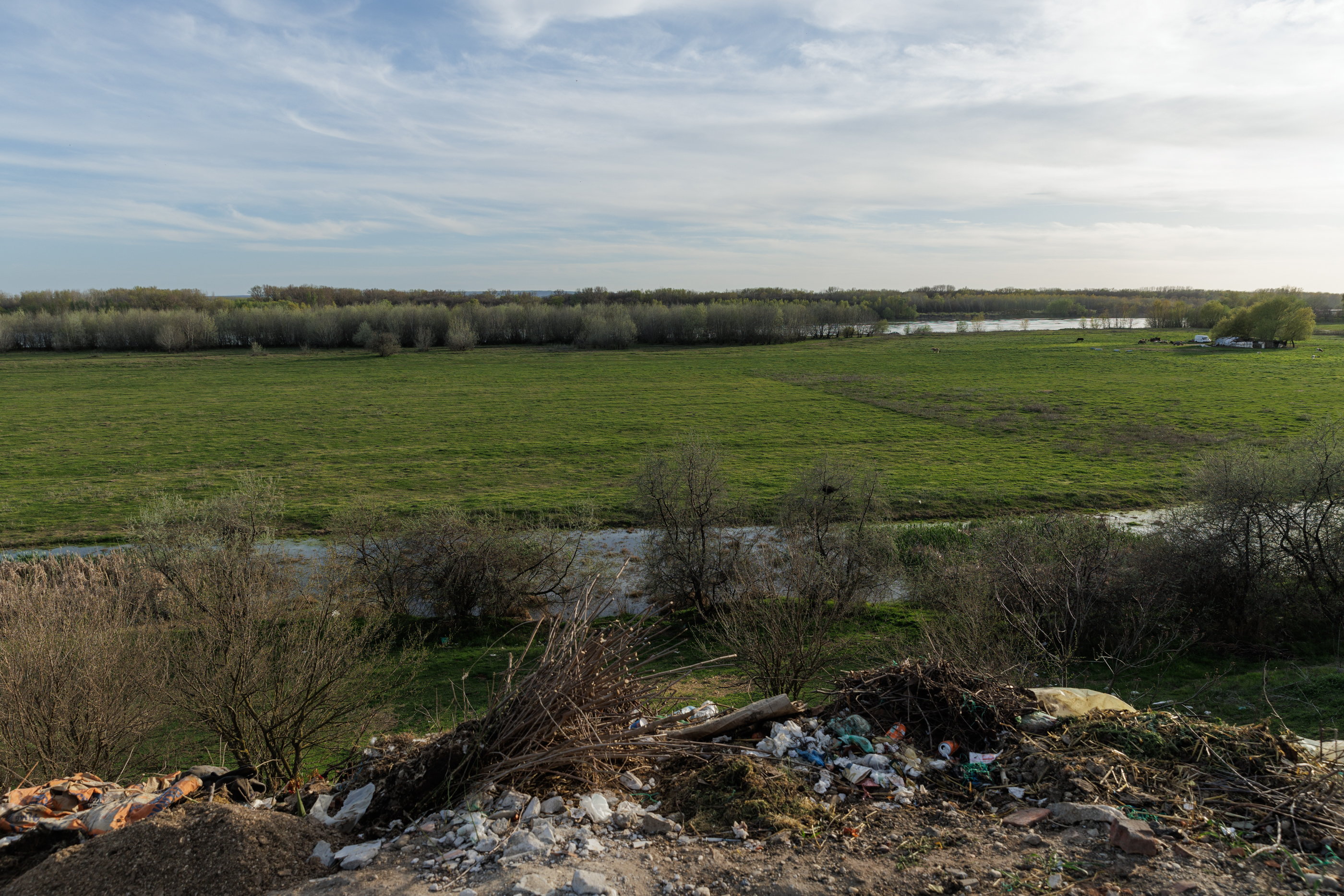 FOTOREPORTAJ. Frumusețea fără viitor a „celui mai urât oraș din România”: berzele s-au întors la Corabia, dar turiștii întârzie