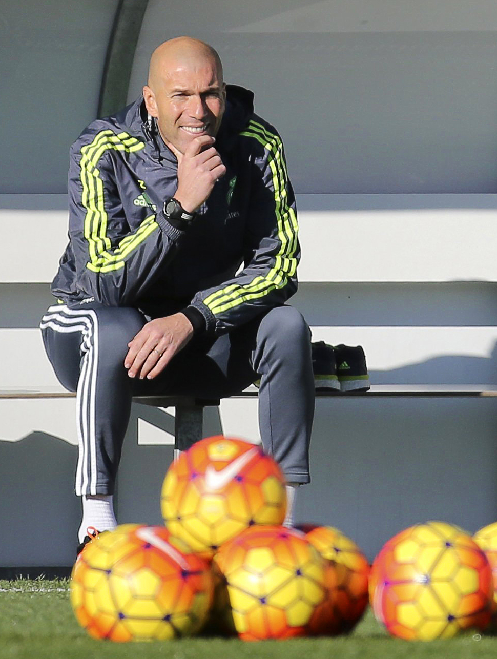 L-au prins cu rața-n gură pe Zidane! Francezul a ținut de mic cu Barcelona! ^Fanii au uitat și l-au ovaționat la primul antrenament / VIDEO