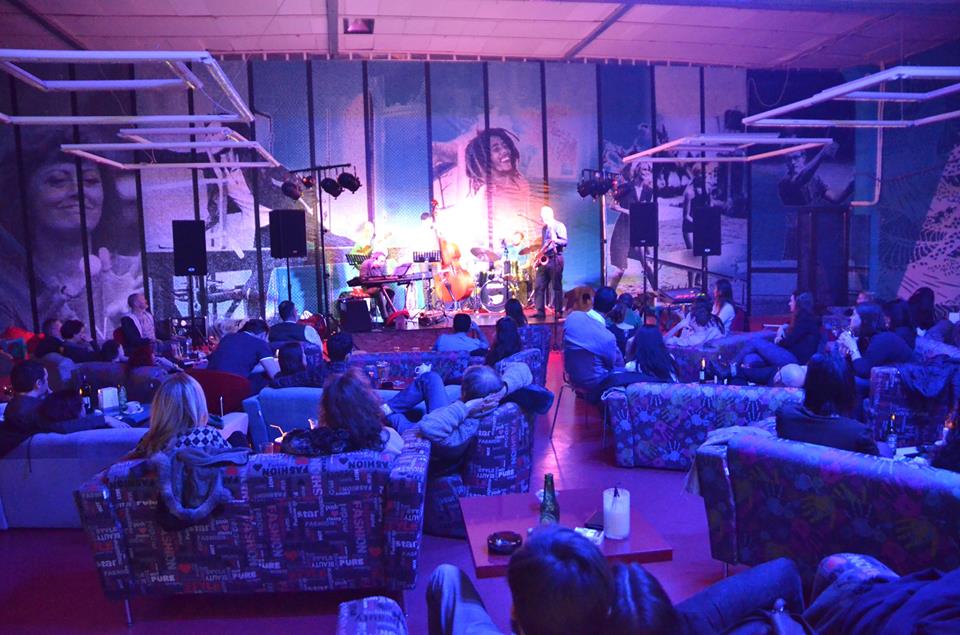 Ping pong-ul pe ritmuri de jazz a ajuns şi în România. Află unde întâlneşti această atmosferă / FOTO&VIDEO