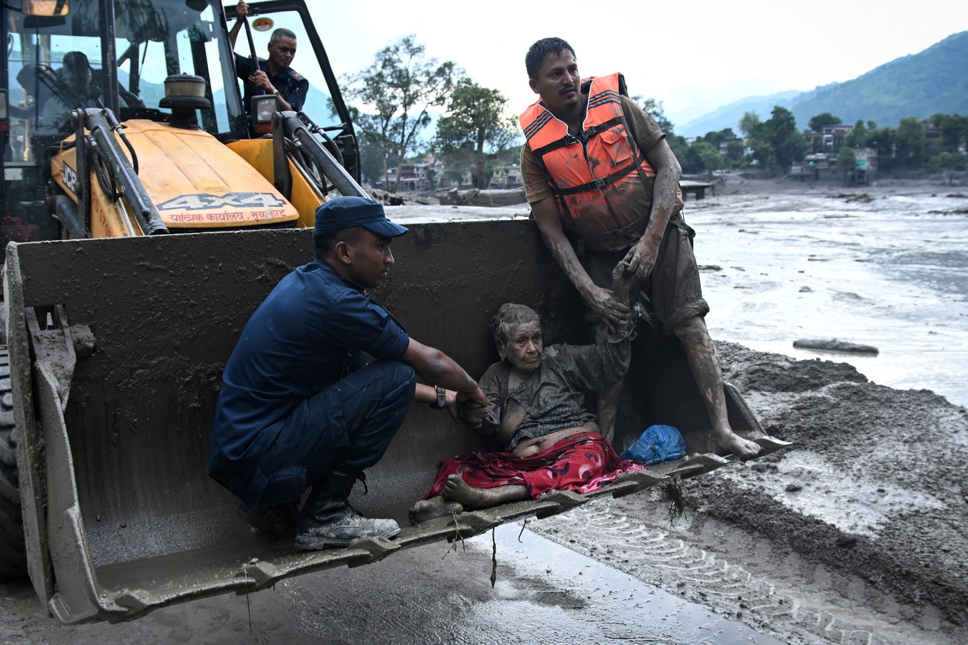 Alpinistul român Horia Colibășanu explică riscurile pentru expedițiile în Himalaya și spune ce îi atrage cel mai mult pe turiști în Nepal și Tibet, în zonele distruse de tragedie