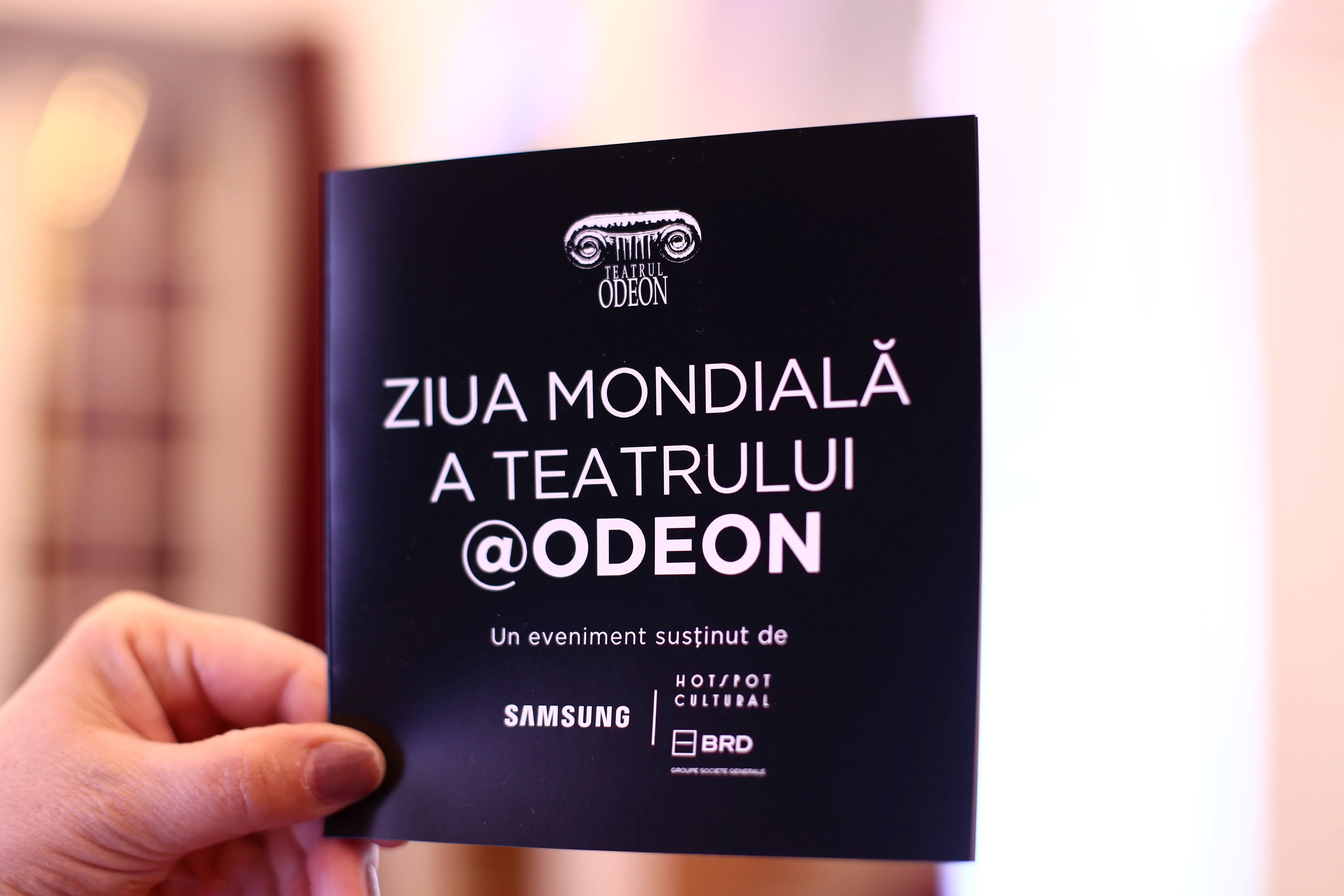 VIDEO/ Upgrade fascinant: Teatrul Odeon cu VR, căști neuronale și portrete digitale. Când tehnologia te poate duce și în... trecut