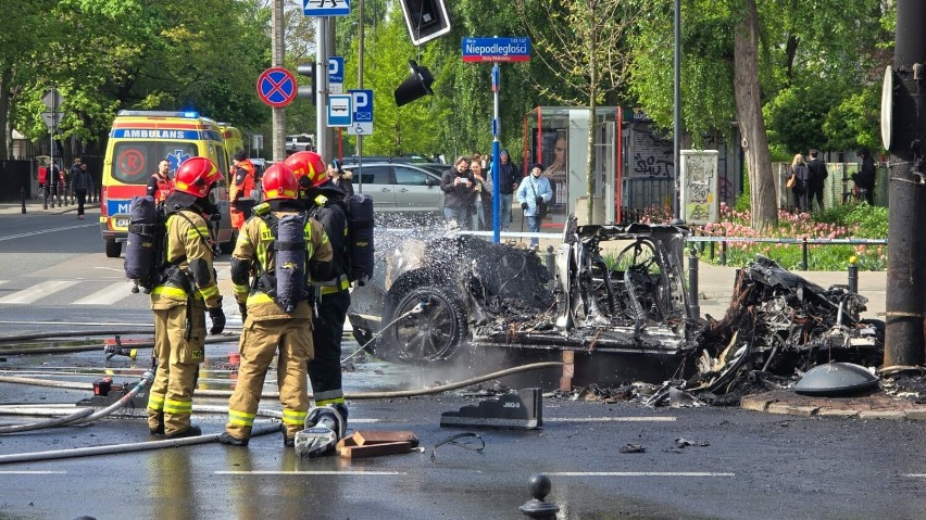 „Singura mașină de acest gen din Polonia a ars!” O limuzină electrică americană Lucid Air a luat foc în Varșovia | VIDEO