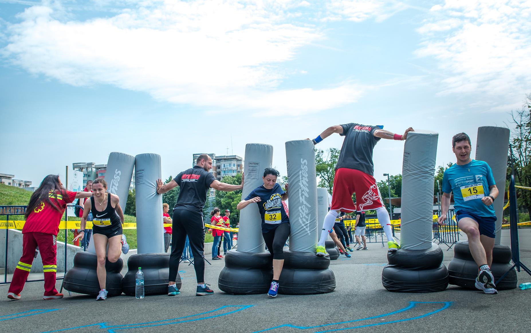 URBATLON 2016, cea mai electrizantă cursă cu obstacole a verii! La ediția a III-a au luat parte peste 1.000 de oameni / GALERIE FOTO