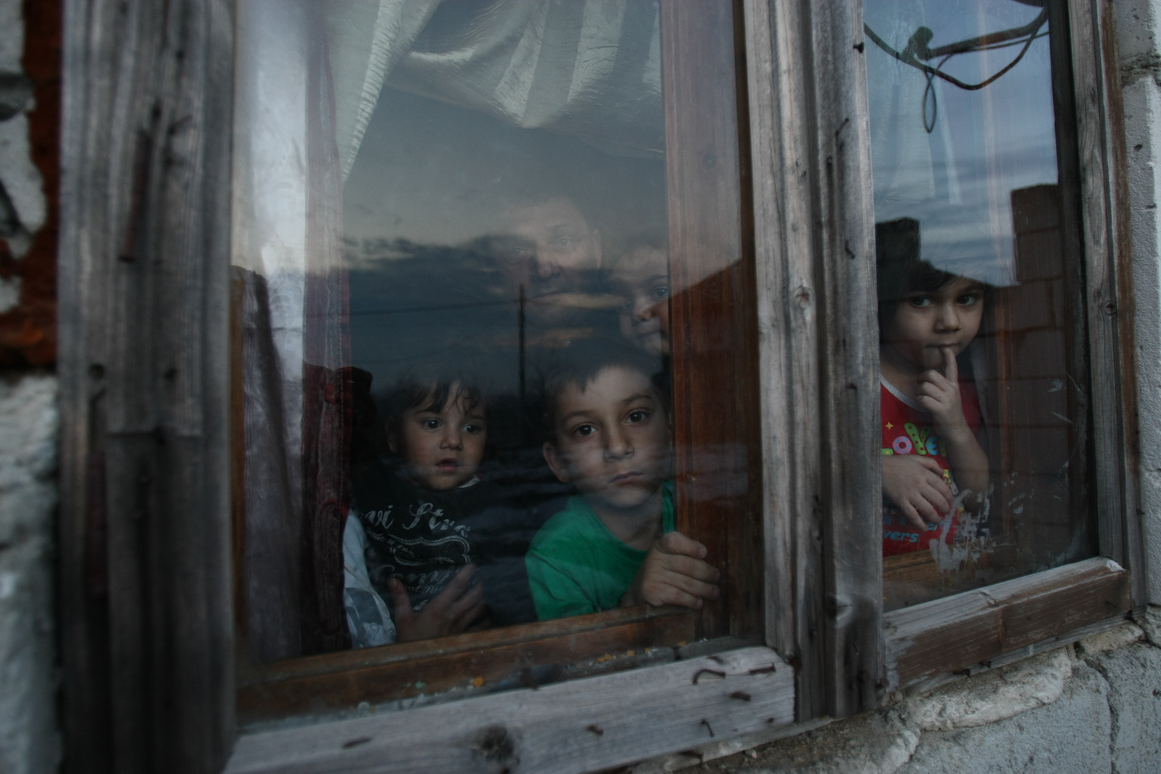 Reprezentant al Băncii Mondiale: „Am văzut în România oameni care locuiesc ca în ghetourile din Mumbai”. Locuim în case înghesuite, deteriorate și fără utilități