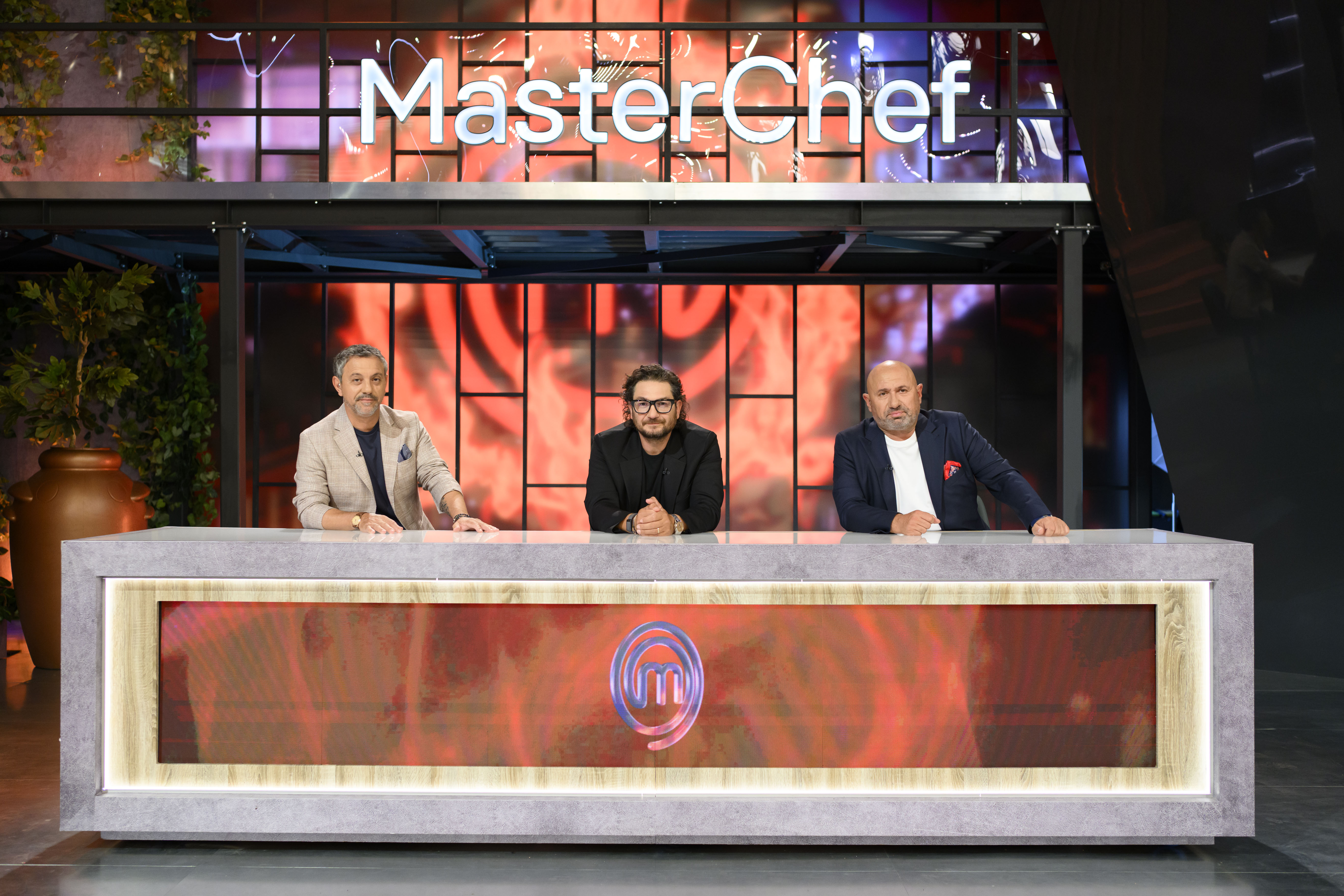 Imagini în premieră din primul episod de la MasterChef 2026. Cum apar Gina Pistol, Cătălin Scărlătescu, Sorin Bontea și Florin Dumitrescu