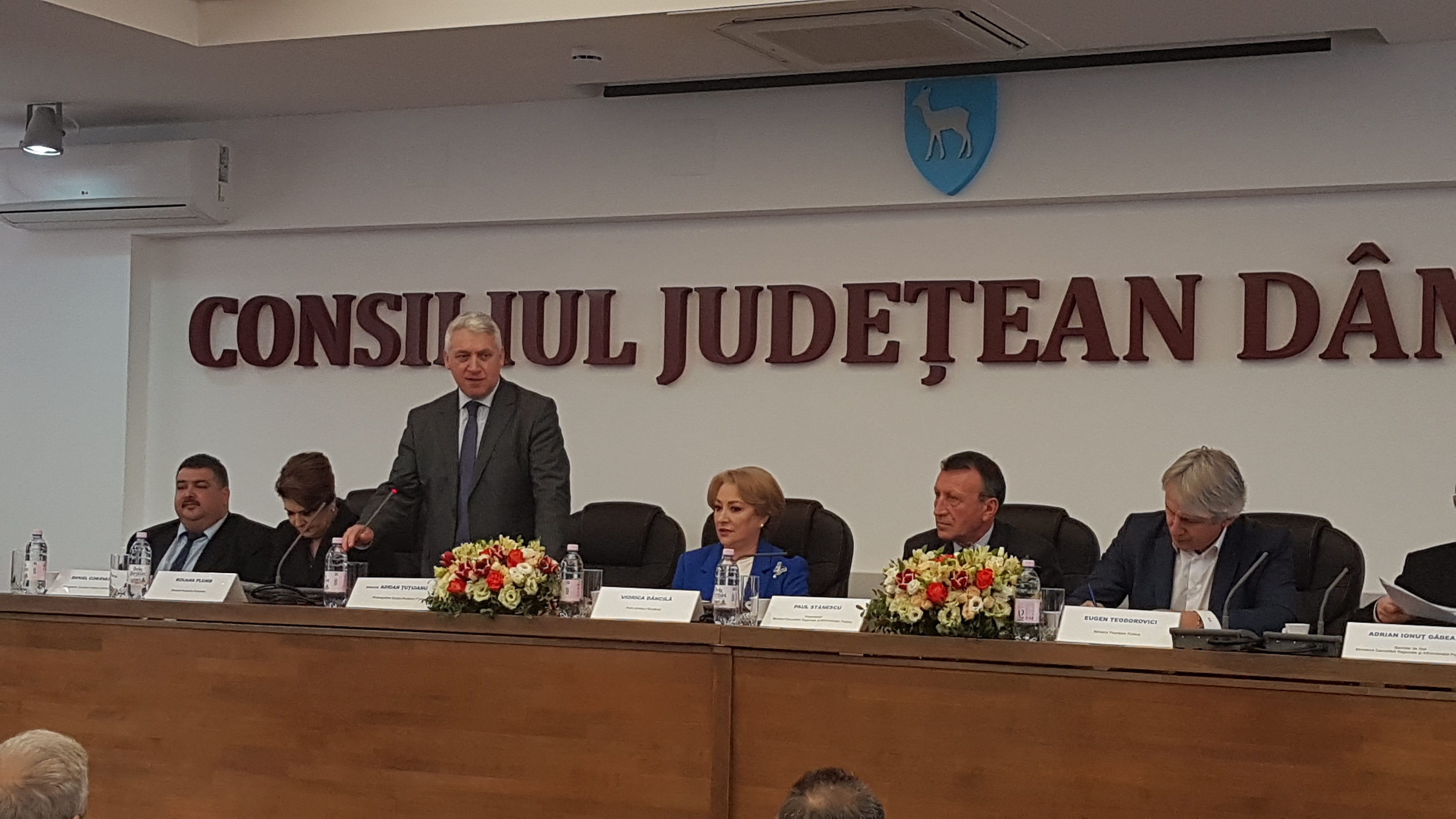 UPDATE. Premierul Viorica Dăncilă, vizită oficială în Dâmbovița; Autoritățile locale s-au plâns de starea infrastructurii și au cerut mall și stadion în Tâtrgoviște (FOTO)