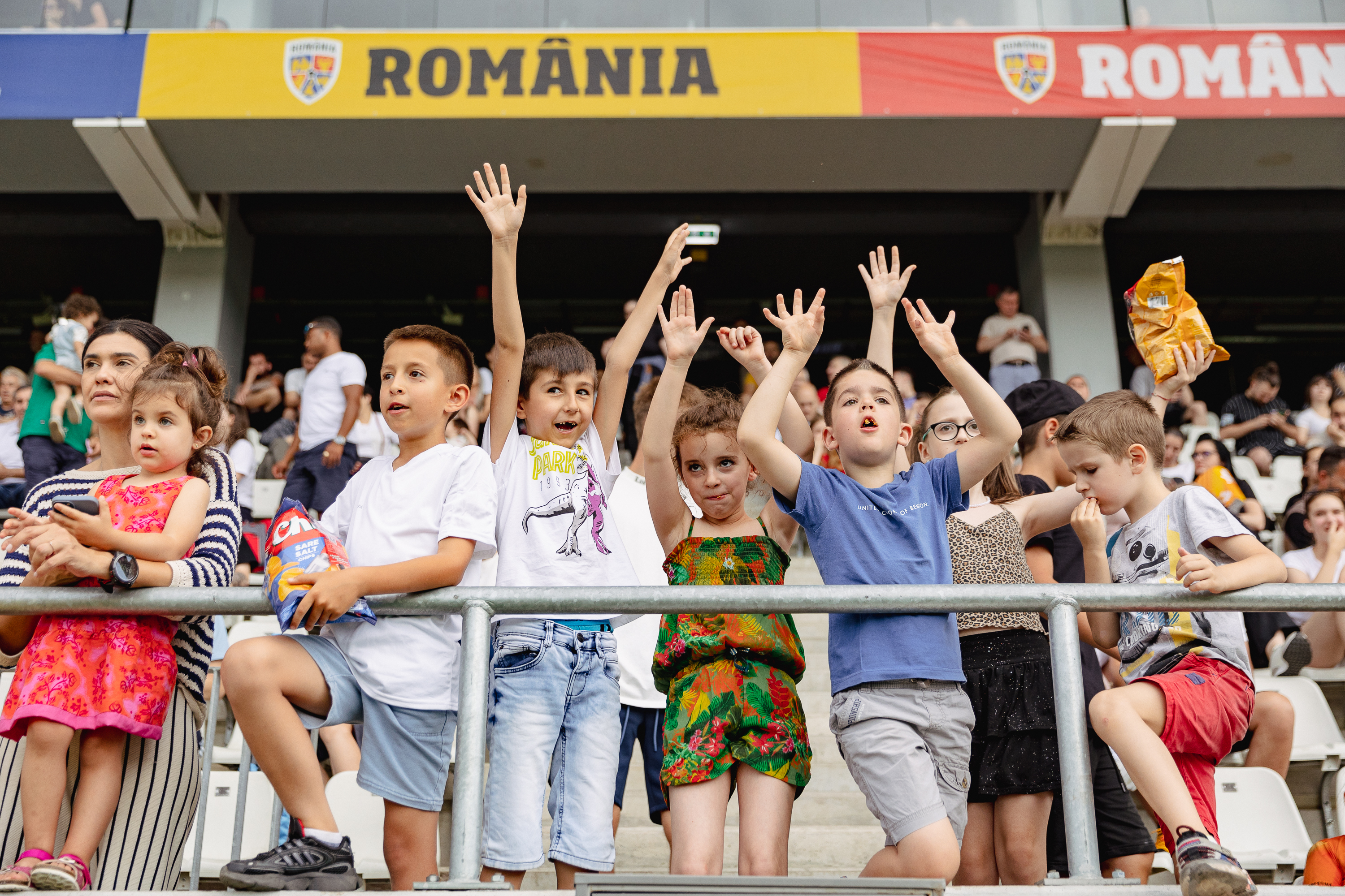 Fotbaliști și influenceri au jucat pentru Mario și Medeea, frații bolnavi de paraplegie spastică. La evenimentul caritabil, parte a campaniei Fundației Ringier, s-au strâns aproape 21.000 de euro
