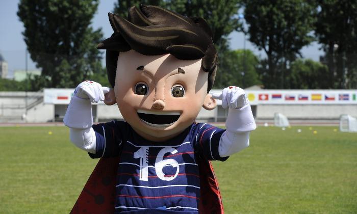 FOTO | S-a lansat mascota oficială Euro 2020 și la București