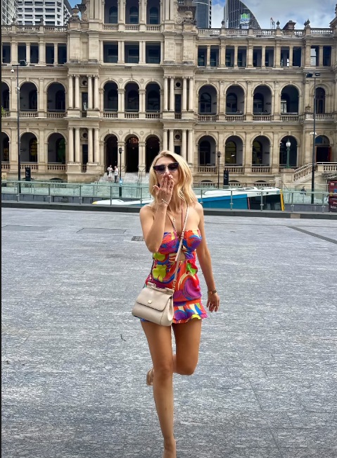 Andreea Bălan și-a pus hainele la vânzare: „Este sustenabil și rapid”. Cât costă o geacă din garderoba artistei