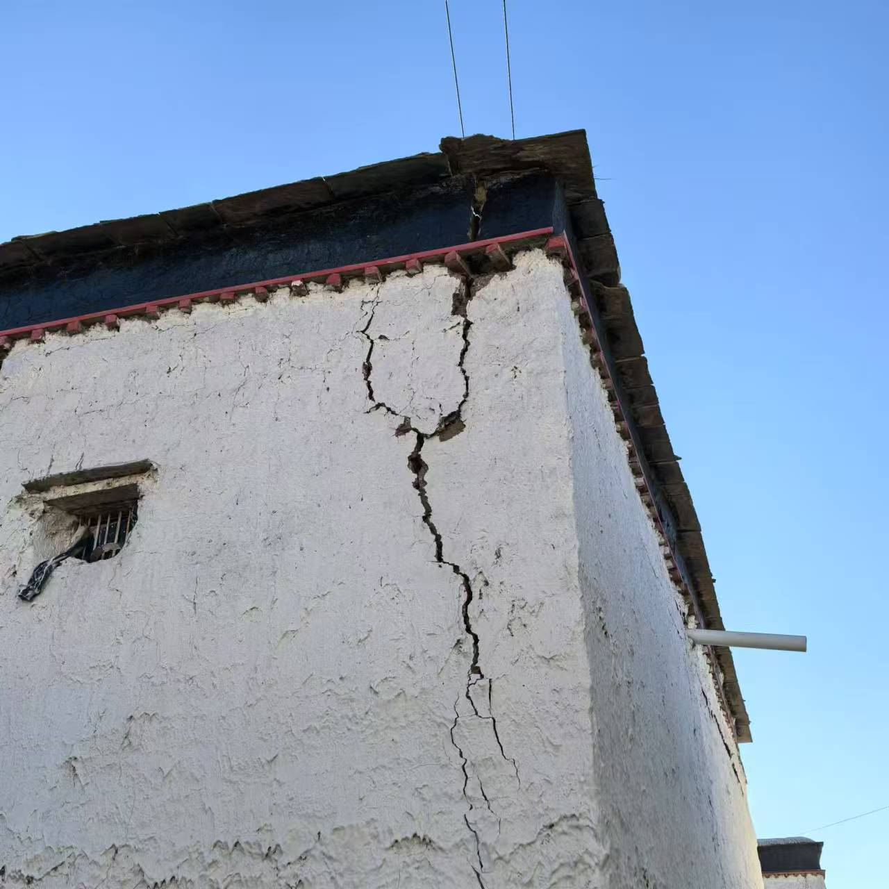 Cutremur devastator cu magnitudine de 7,1 grade, într-un oraș sfânt din Tibetul chinez: cel puțin 95 de morți și 130 de răniți 