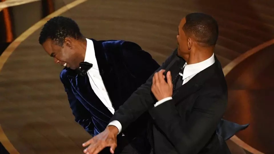 Chris Rock, ironii despre momentul în care Will Smith l-a pălmuit la Oscar: „M-a lovit atât de tare, încât aud încontinuu în cap «Summertime»”
