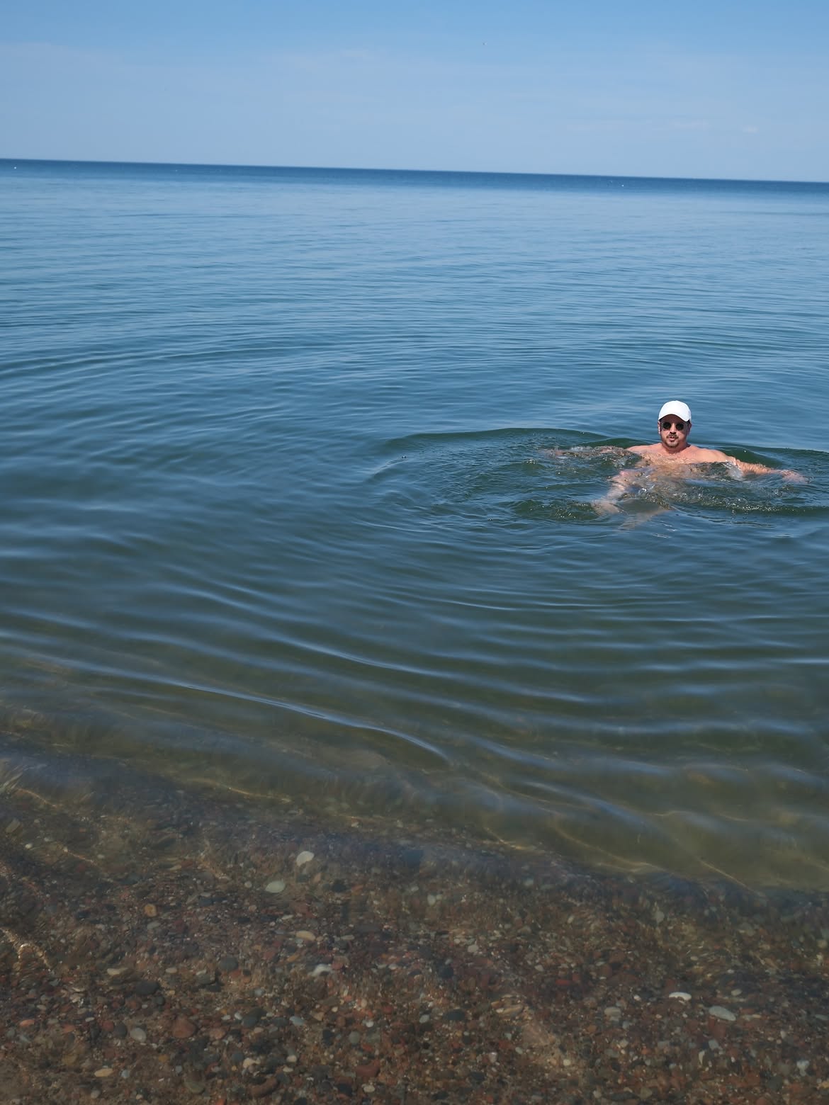 Cine sunt vedetele care au mers la plajă cu prosopul și mâncare la pachet: „Să scapi de gălăgia turismului de august”