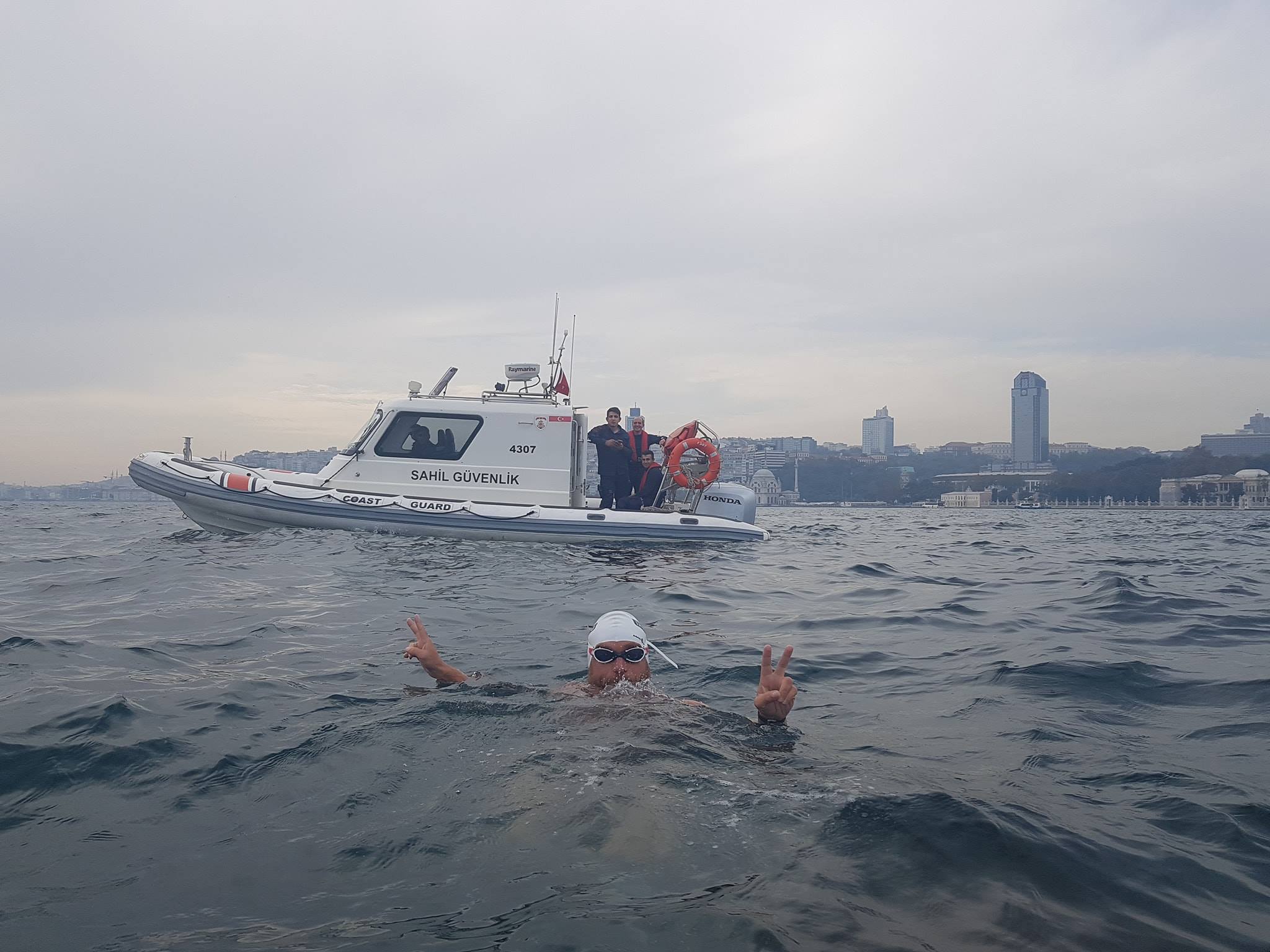 FOTO| Avram Iancu a înotat 680 de kilometri de la Sulina la Istanbul. Ce a spus după cele 60 de zile petrecute pe mare