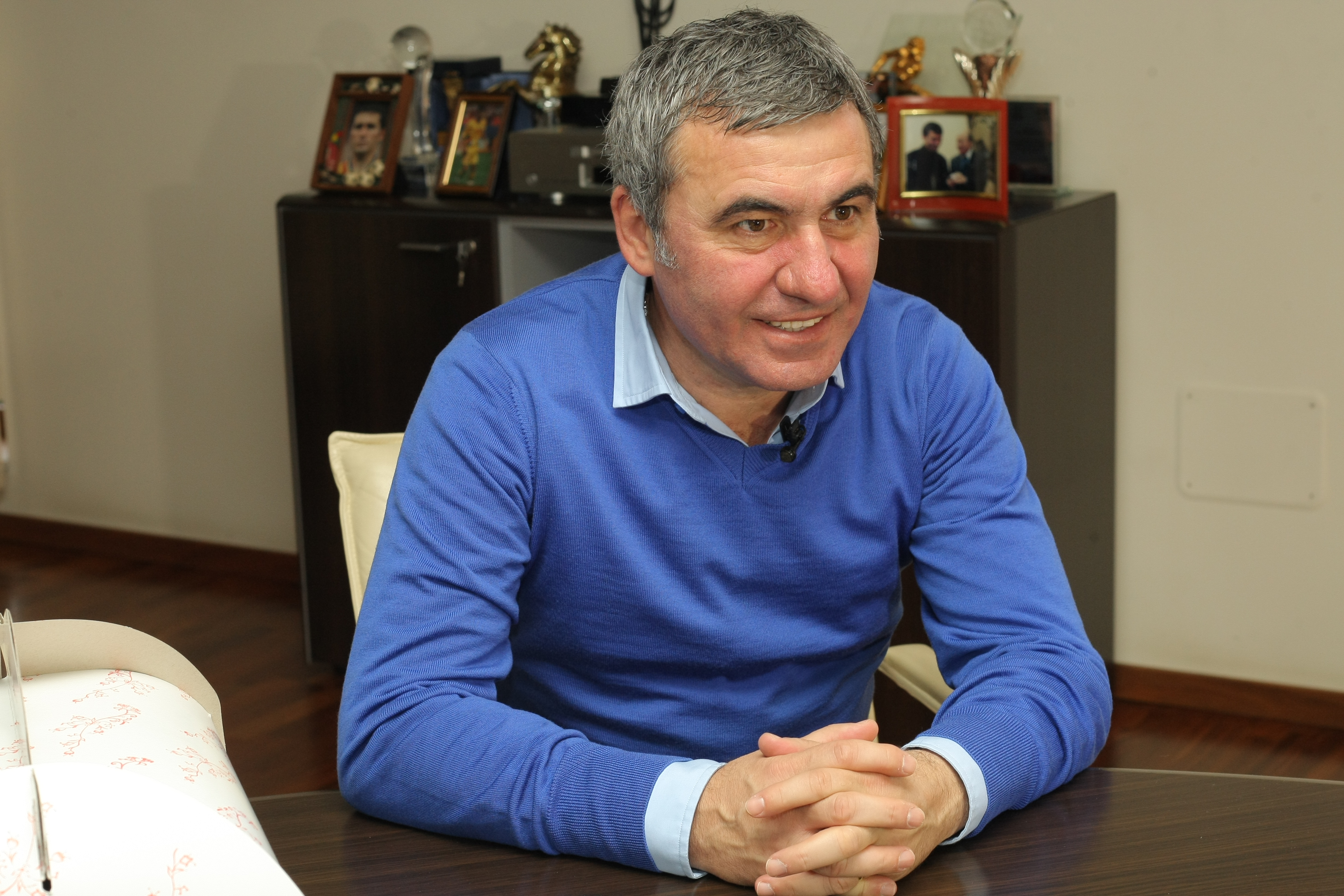 Gică Hagi 50 - ”Regele” a fost mișcat când a citit ce se striga pe străzi în 1994, la Campionatul Mondial din SUA: ^”Iliescu minte, Hagi președinte!” / VIDEO&GALERIE FOTO