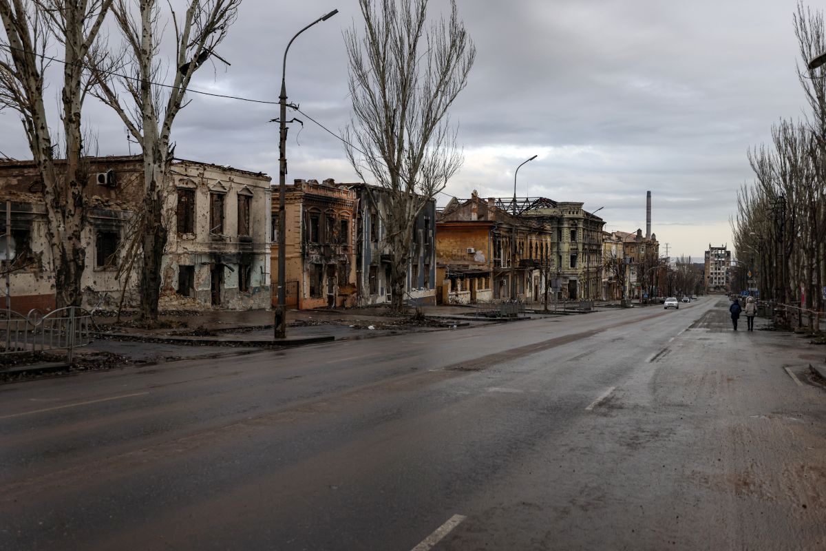 Vladimir Putin, vizită în orașul ocupat Mariupol, distrus de bombele sale. „Președintele rus a analizat lucrările de restaurare”
