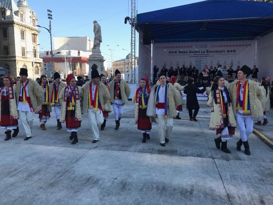 VIDEO| O horă mică în centrul Bucureștiului de Mica Unire!