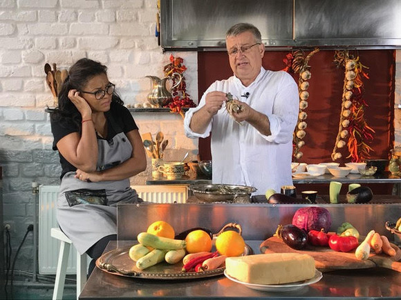Cât costă o porție de salată de boeuf la restaurantul lui Mircea Dinescu din București: „Testăm și ne dăm cu părerea”