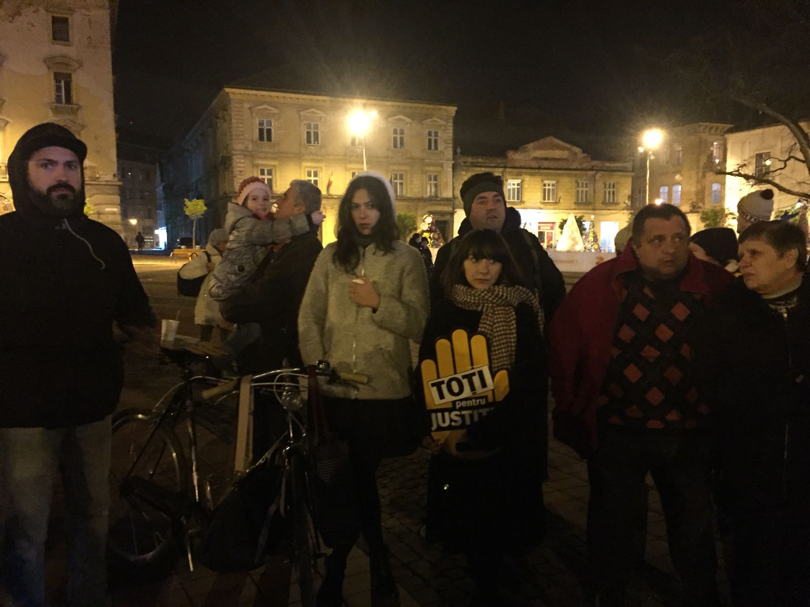 FOTO | Timișorenii au protestat pe muzică de colind