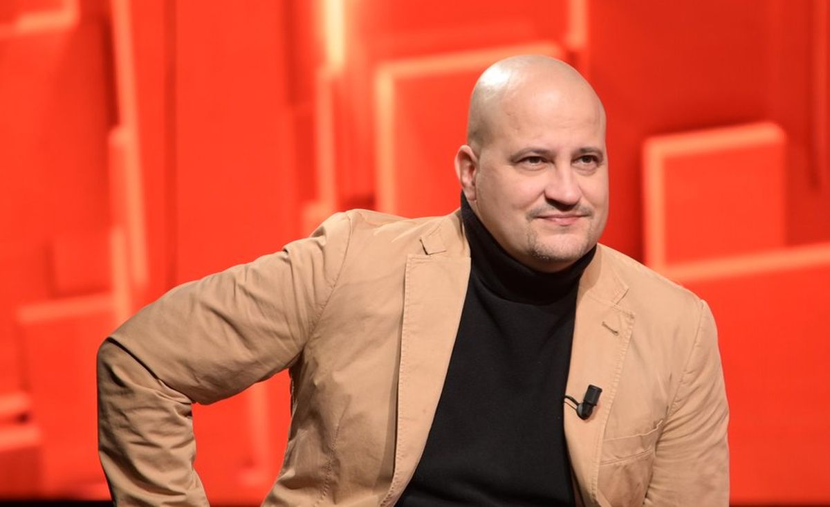 Șerban Huidu, criticat după ce a ironizat ispitele și concurentele de la Insula iubirii 2025: „Doamnele m-au făcut misogin”
